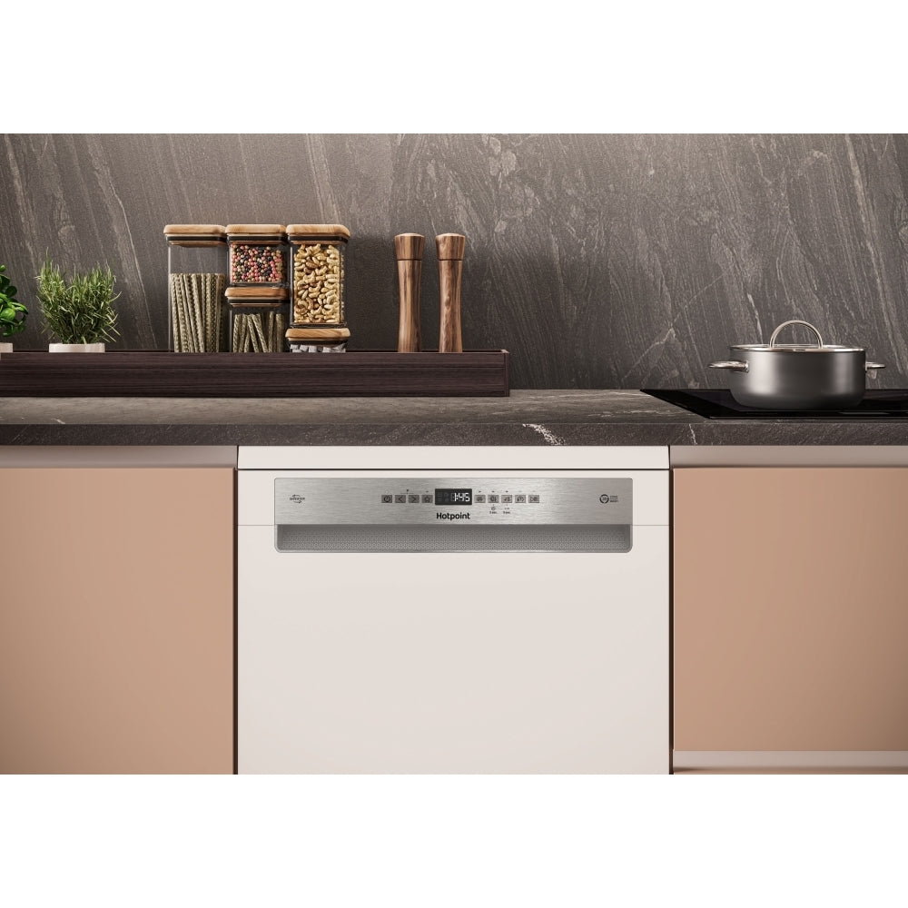 Hotpoint HD7FHP33UK Dishwasher, 15 Place Settings, White, D Rated - image 2