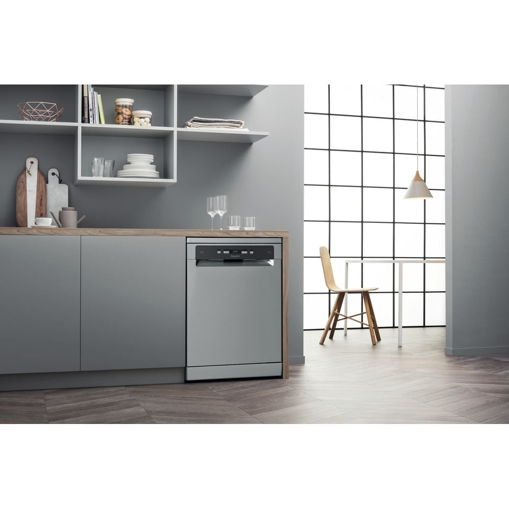 Hotpoint HFC3C26WCXUK Dishwasher, 14 Place Settings, Stainless Steel, E Rated - image 3