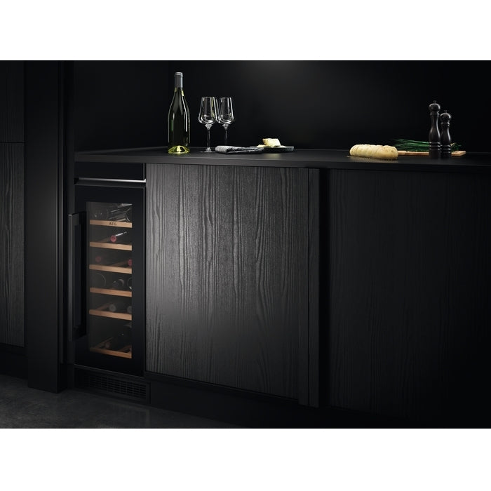 AEG AWS4020B5B Wine Cooler - product image 7