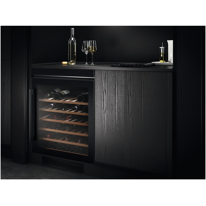 AEG AWS4052B5B Wine Cooler - product image 7