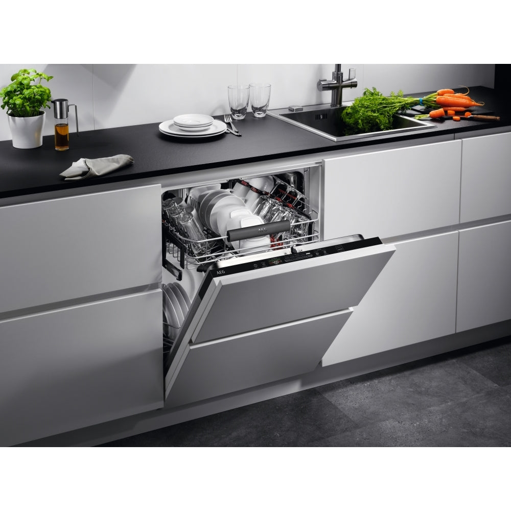 AEG FSE84607P 8000 SprayZone Integrated Dishwasher - product image 3