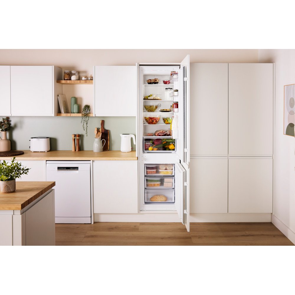 Bosch KIN96NSE0G Series 2 Fridge Freezer - product image 2