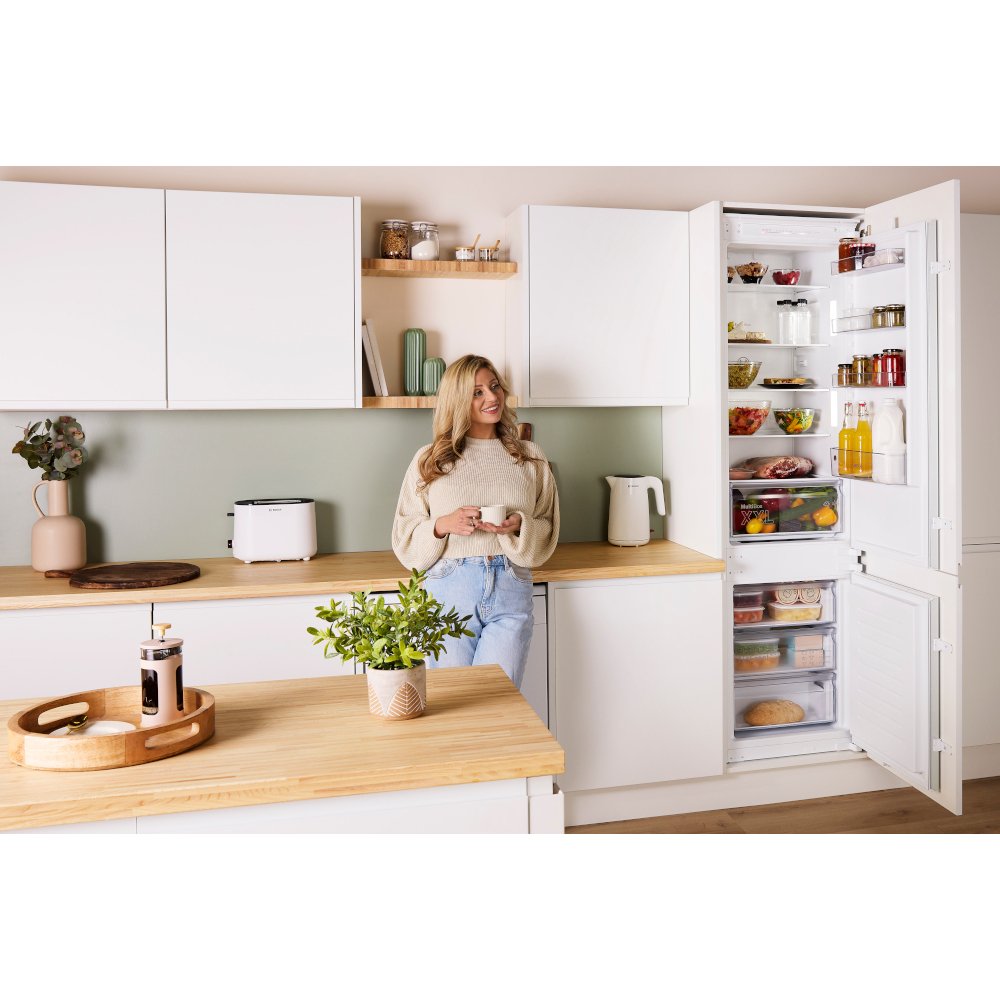 Bosch KIN96NSE0G Series 2 Fridge Freezer - product image 14