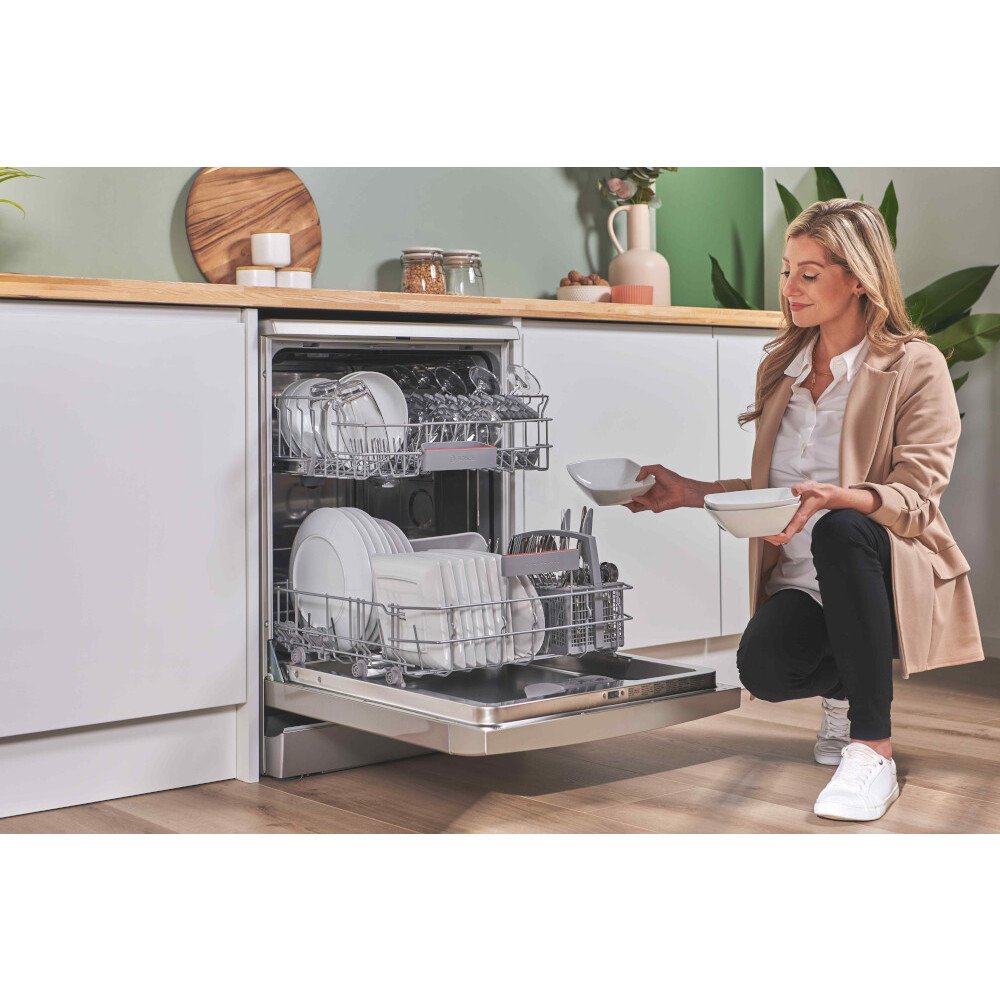 Bosch SMS4EKI06G Series 4 Dishwasher - product image 9